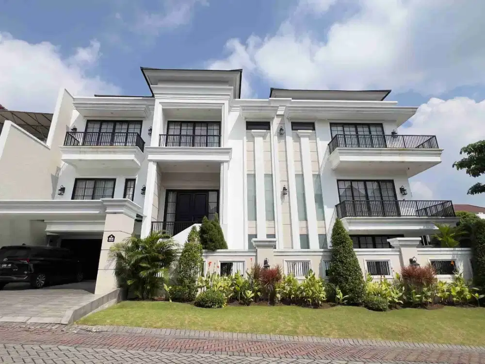 RUMAH MEWAH CITRALAND BUKIT GOLF AMERICAN MODERN 3 LANTAI KOKOH CANTIK SIAP HUNI