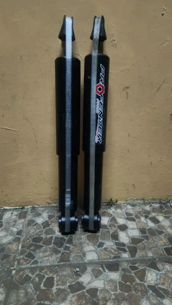 Shock belakang innova (lama/reborn)