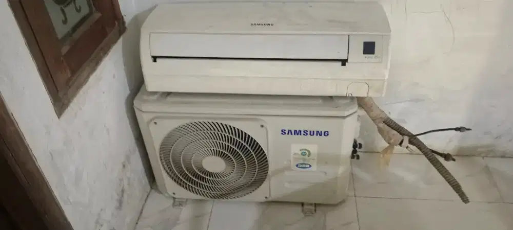 AC Samsung satu set outdoor dan indoor kondisi normal Setengah PK