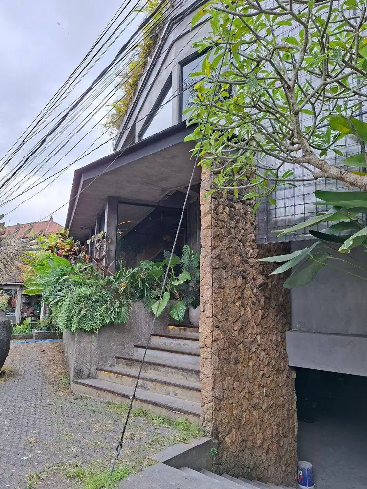 DI SEWAKAN RESTO DI UBUD BALI AREA PARIWISATA BUALAN DAN TAHUNAN