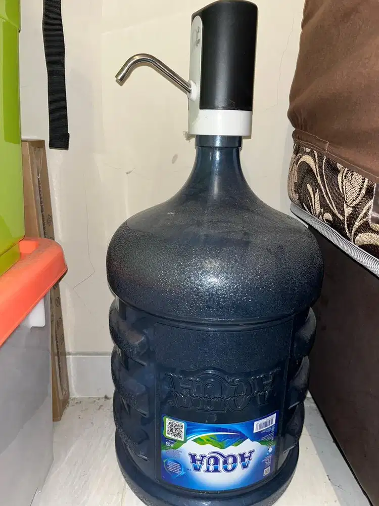 galon aqua dan pompa elektrik