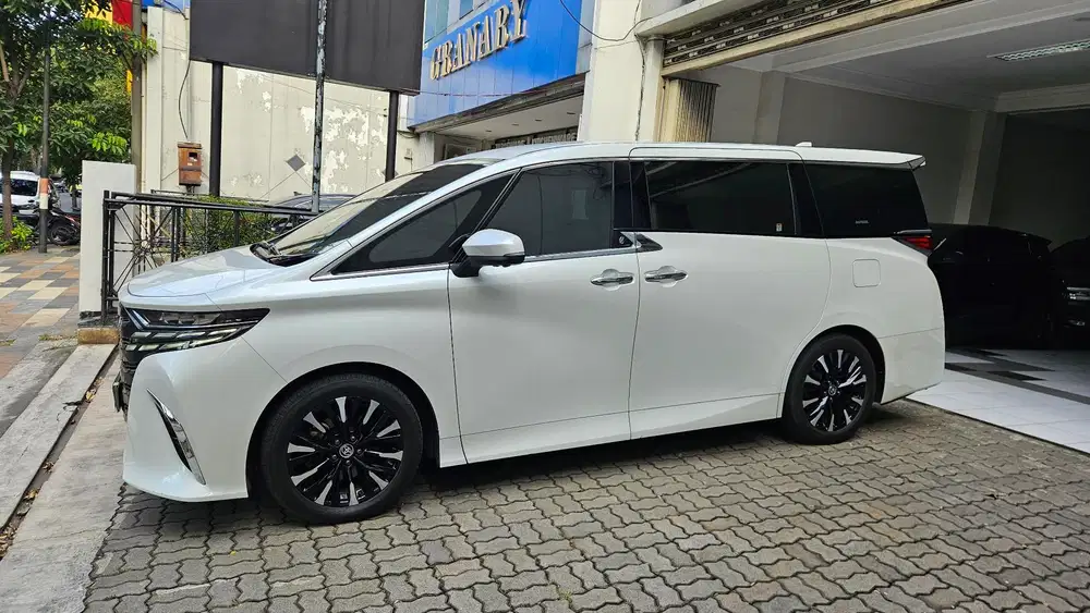 Toyota Alphard G ATPM 2023 Mulus Siap Pakai