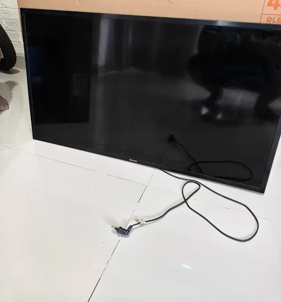 Samsung LED TV N5000 43 inch Minus Lampu LED mati