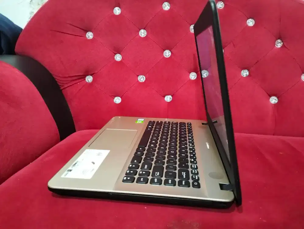 Asus x441u core i3 -7020 VGA Nvidia mx110/SSD 128 siap editing SMK kul