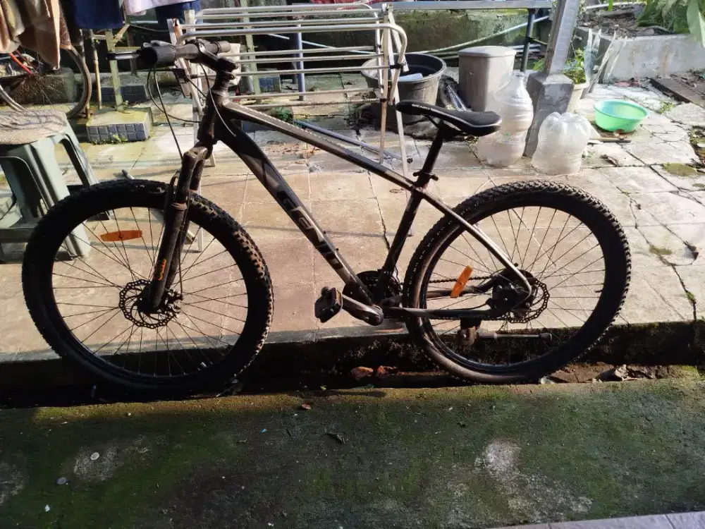Sepeda MTB Hitam