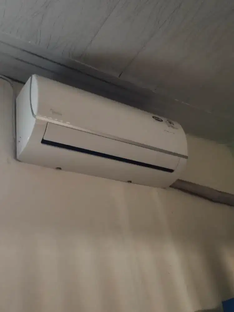 Jual AC merk Midea 1/2 PK, lengkap, normal, jarang dipakai