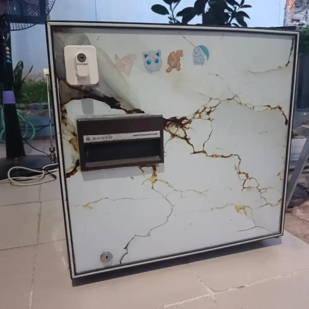 Kulkas mini merk sanyo