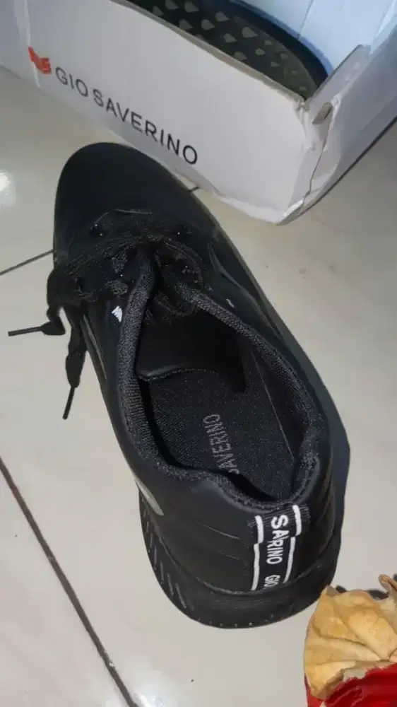 Sepatu geo savarino