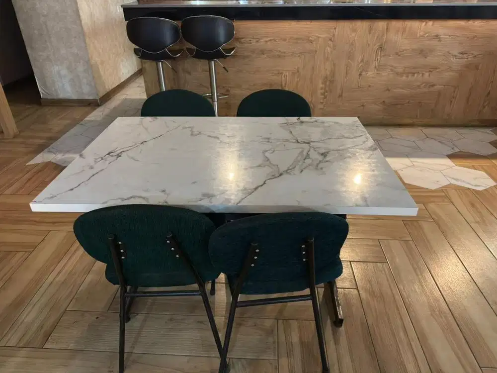 Kursi dan meja Cafe