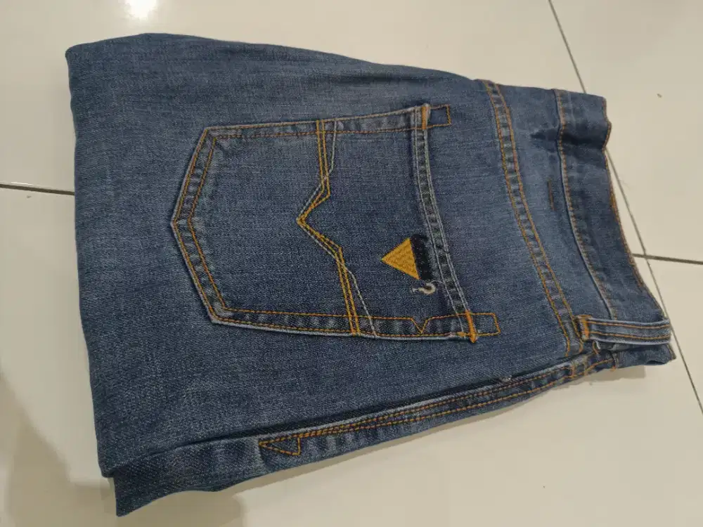 Celana jeans Guess size 30