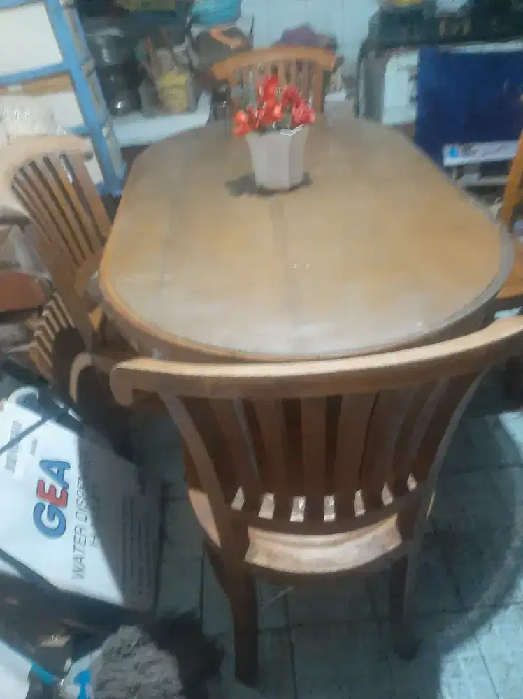 Sofa Tamu Kayu Ukir Klasik, Kokoh & Elegan