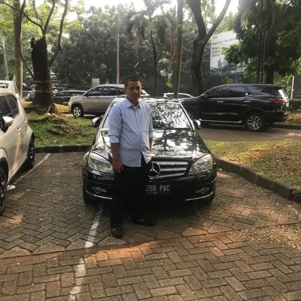 sedang mencari pekerjaan supir pribadi