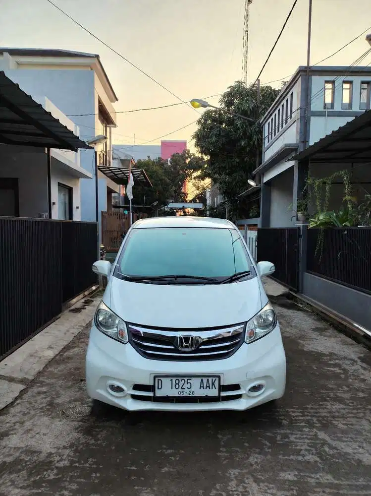 Honda Freed 2013 E / PSD Double blower Putih mutiara