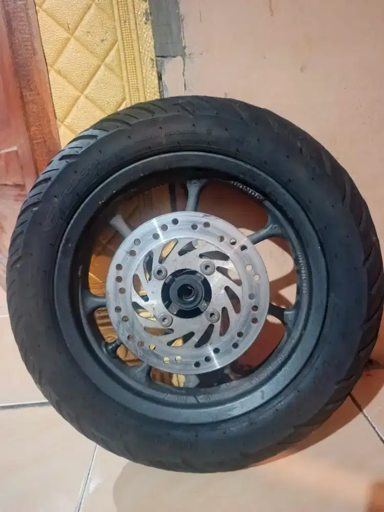 Jual pelek satu set dapan belakang sama ban piringan depan