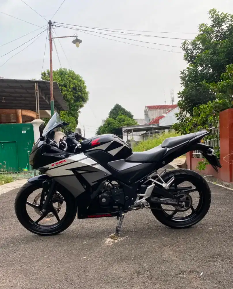HONDA CBR150R 2015 LOW KM ISTIMEWA