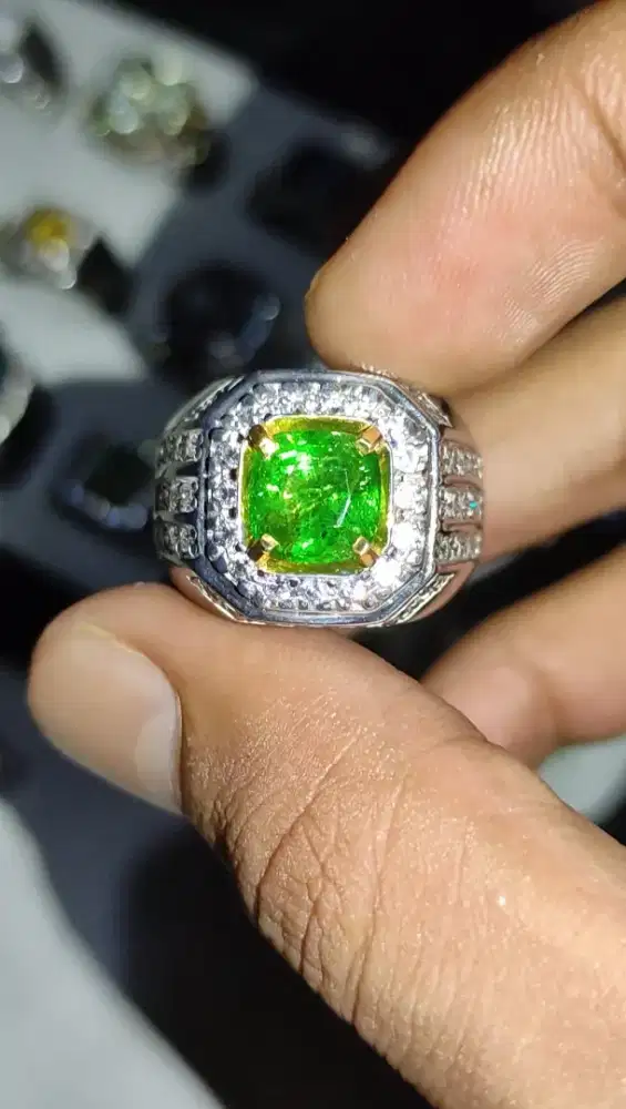 Batu Tsavorite Garnet Ring Perak