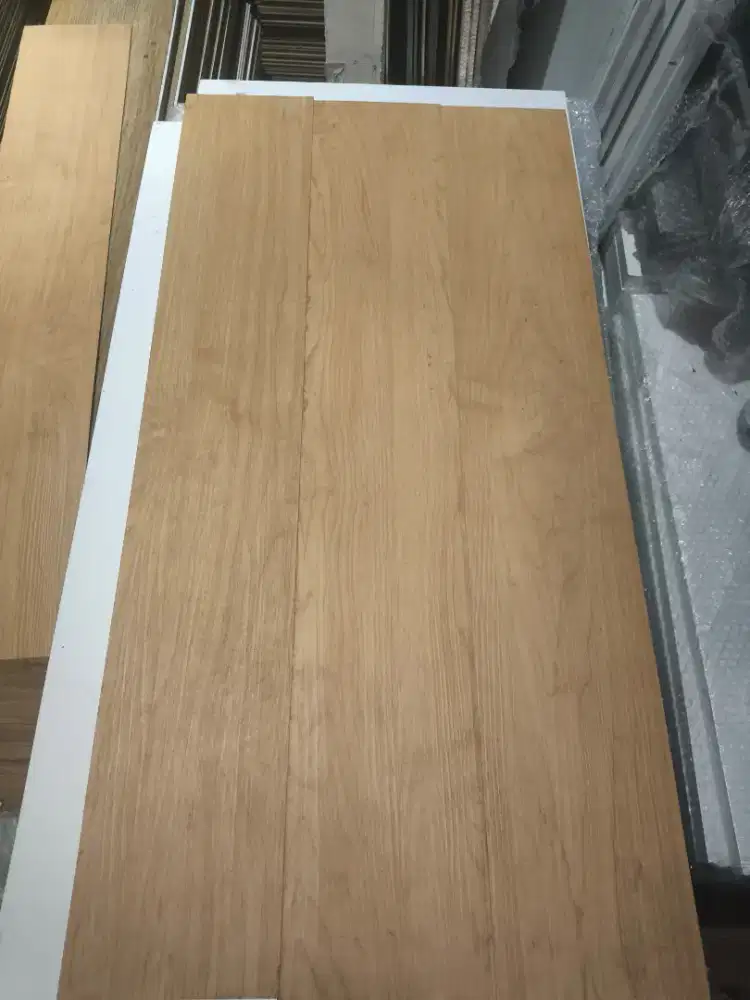 Vinyl lantai bekas