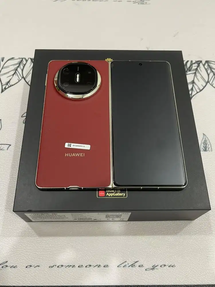 Huawei Mate X6 Nebula Red
