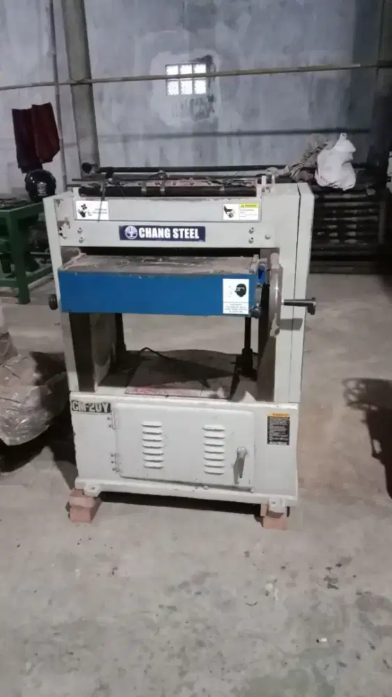 Mesin ketam kayu ada dua unit made in taiwan