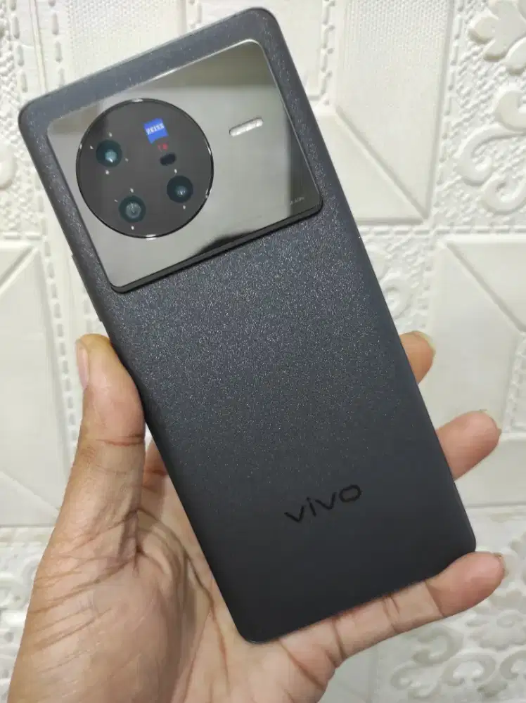 Vivo X80 
Garansi Resmi 
Mulus 98%
Ram 12/256
Fulset original