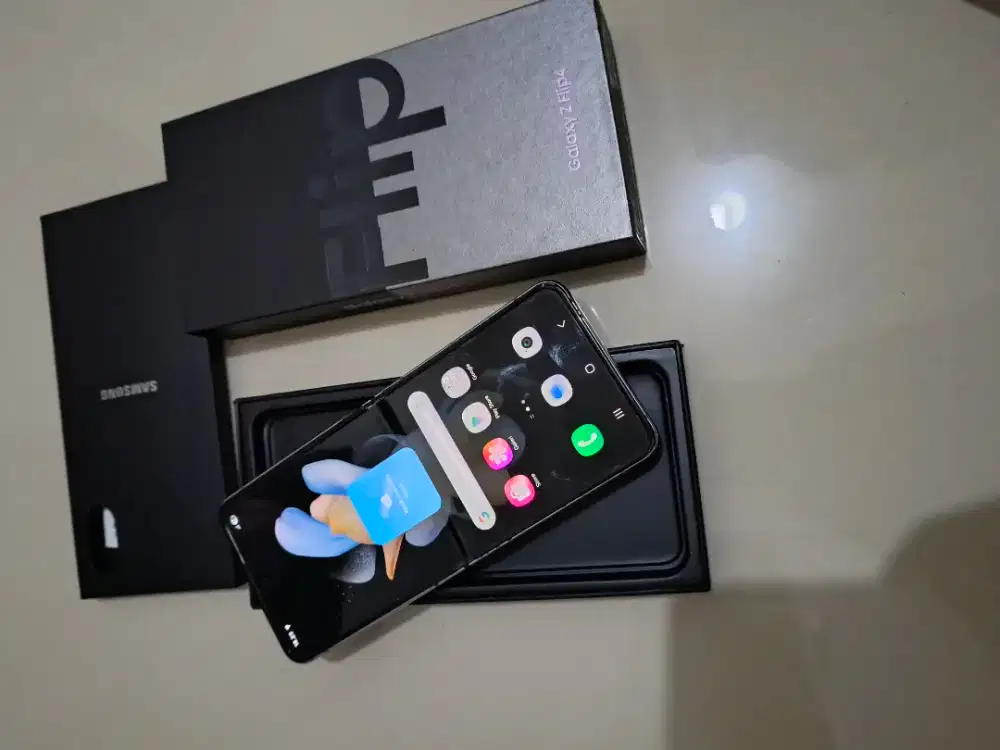 Samsung Zflip 4 8/256 Sein fullset mlussss 97%, lancar jyaa no kndala