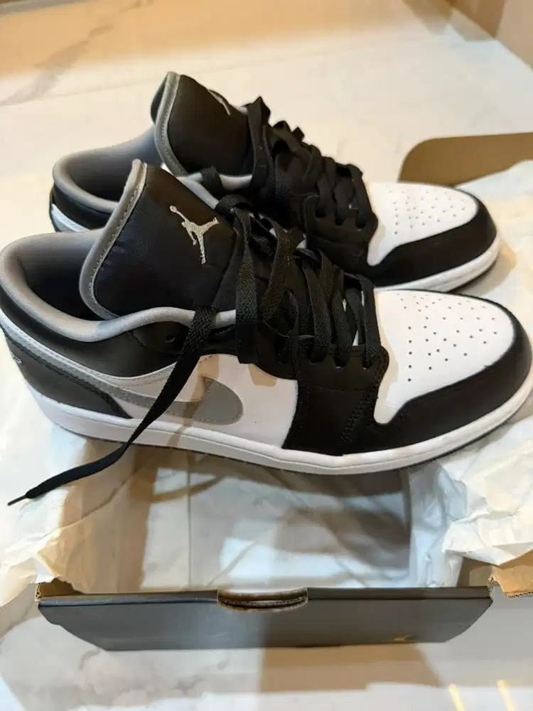 Sepatu nike air jordan size 42 black grey