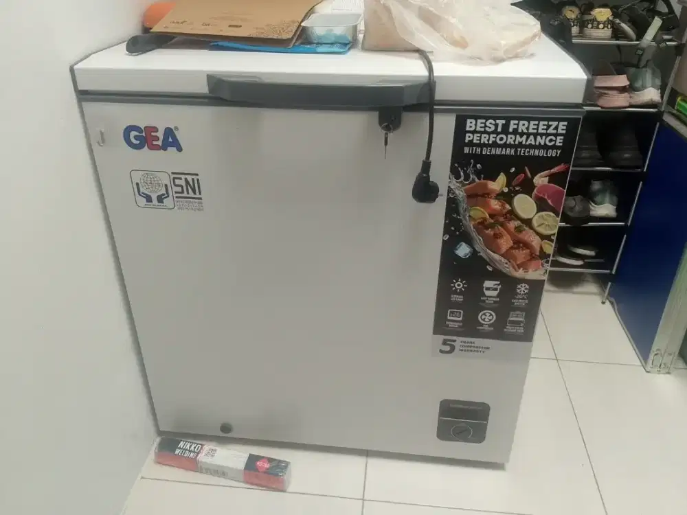 FREEZER GEA, MULUS, LIKE NEW ukuran 210 L
