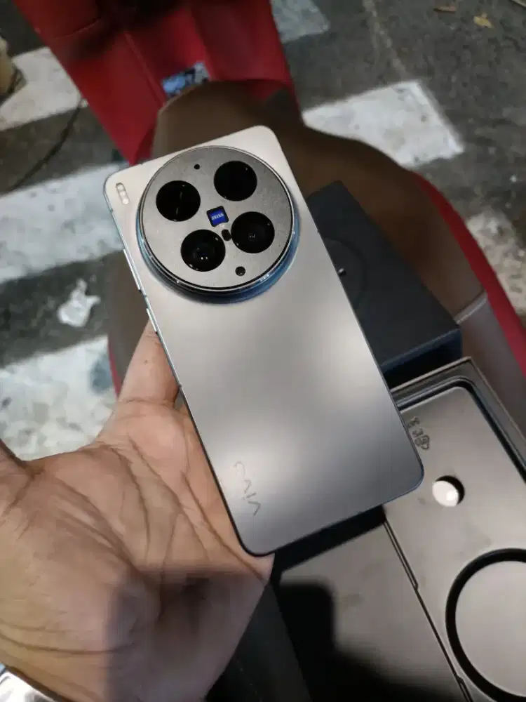 Vivo x300 ultra 16/512 fullset ori
