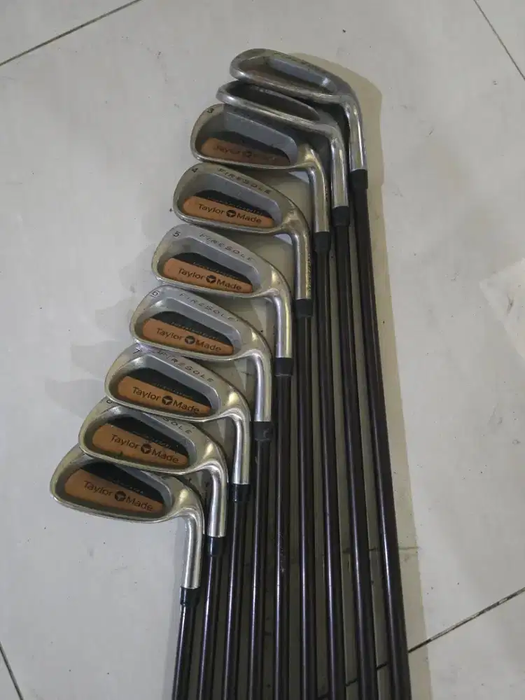 Satu set STICK GOLF TYLOR MADE