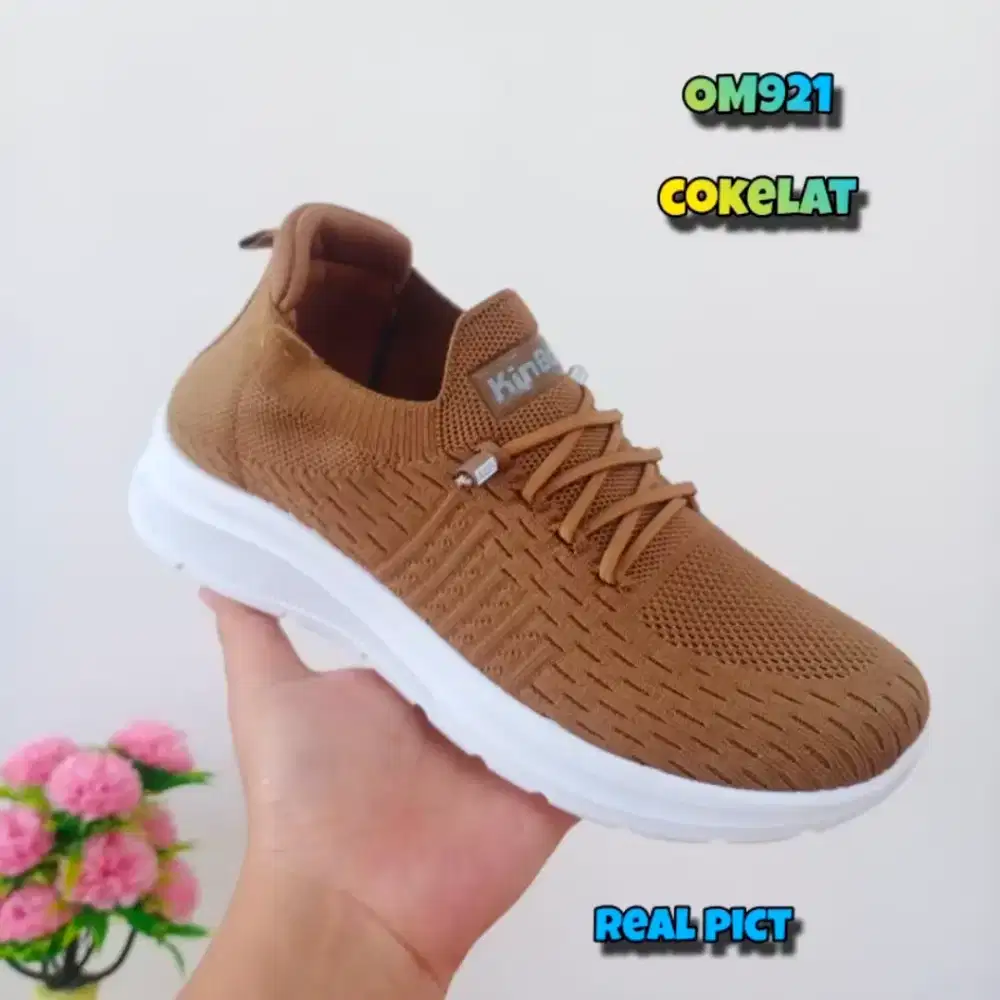 Sepatu sneaker casual rajut wanita