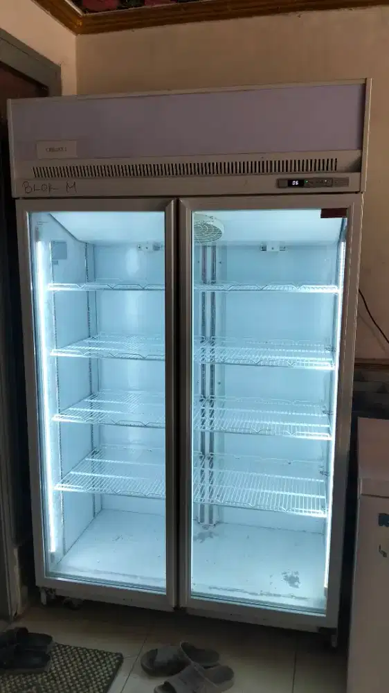 Showcase Gea 1050 liter