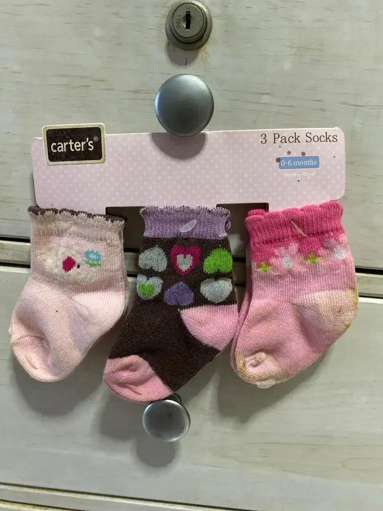 Kaos kaki carters