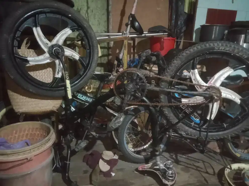 Speda jadul bahan Minion bahari
