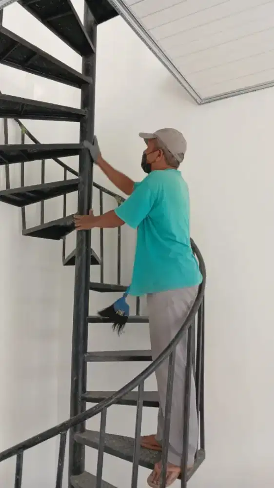 Asisten pembantu rumah tangga