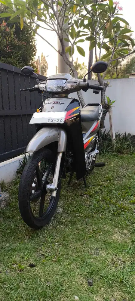 Dijual Honda Supra tahun 2000 - Pajak Hidup - 2 warna sesuai surat