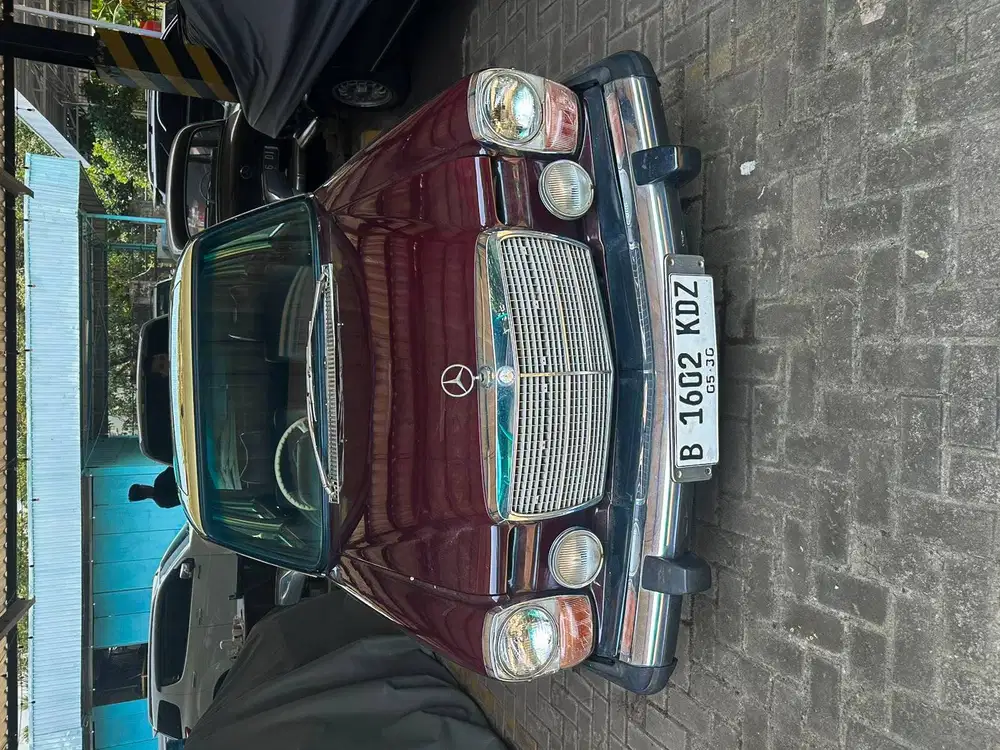 MERCEDES Benz 280 W114/8 1975 Red Merah jual BU Mercy W114 1974/1976