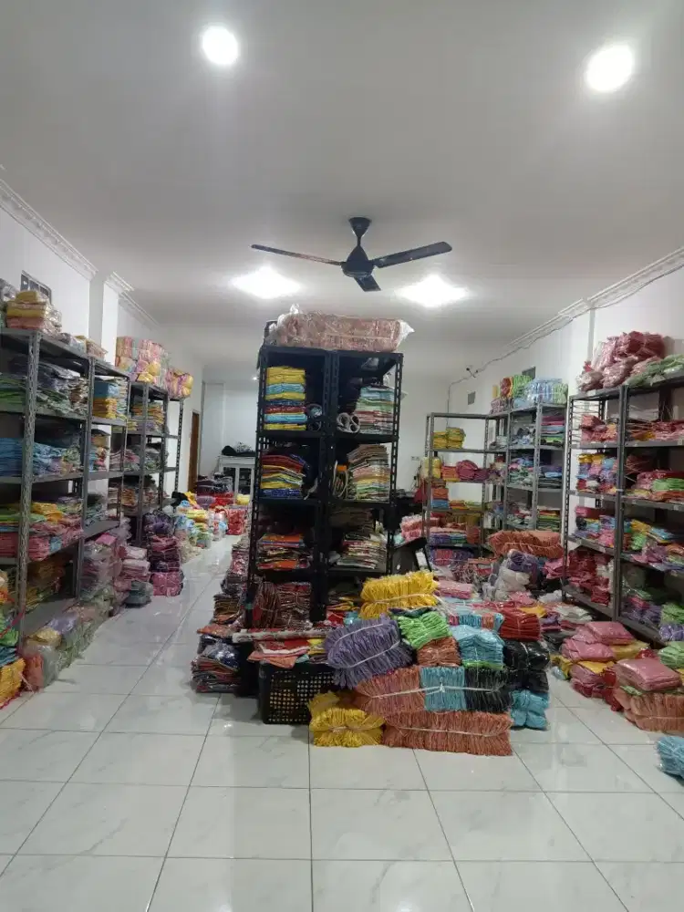 Dicari karyawan cewek atau cowok