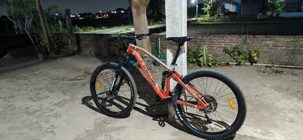 Sepeda MTB Thrill Fervent T140