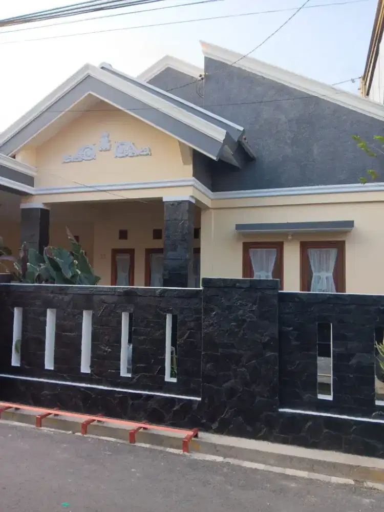 Dikontrakan Rumah di Komplek Margahayu Raya