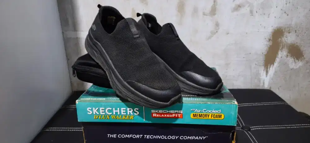 SKECHERS DELUX WALKER SLIP ON