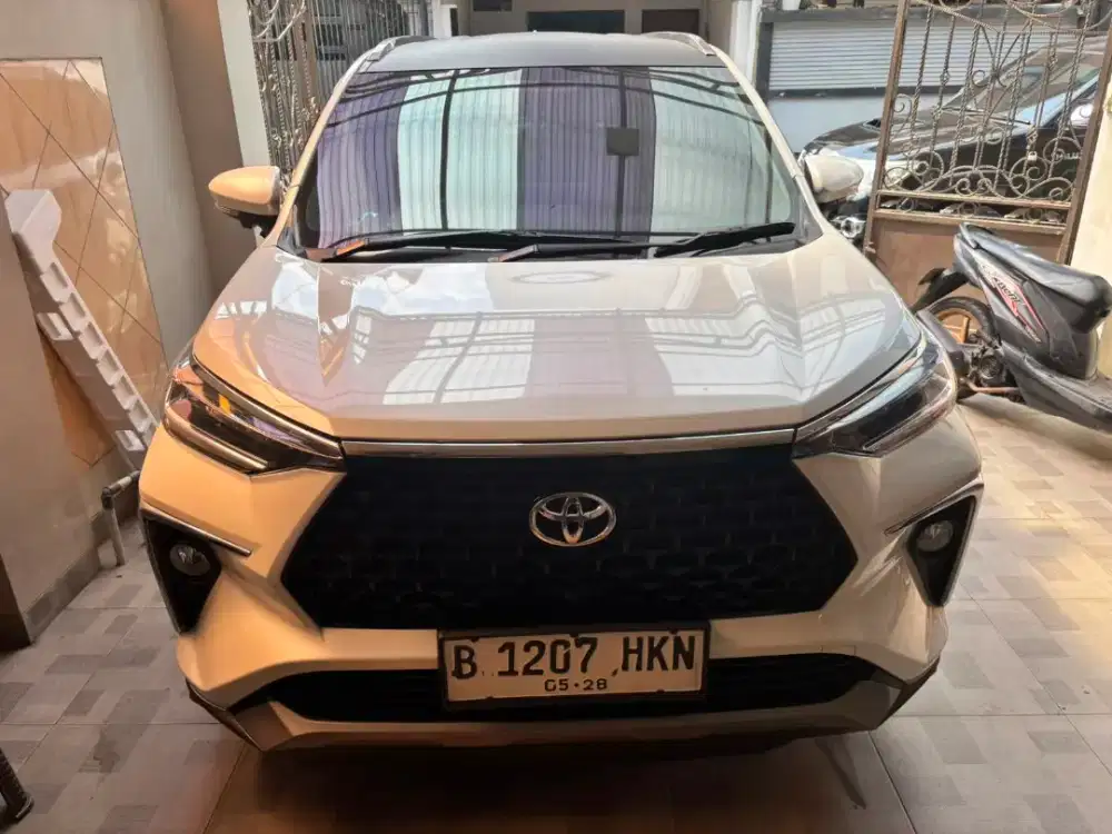 (Super low km) Toyota veloz q matic non tss 2023