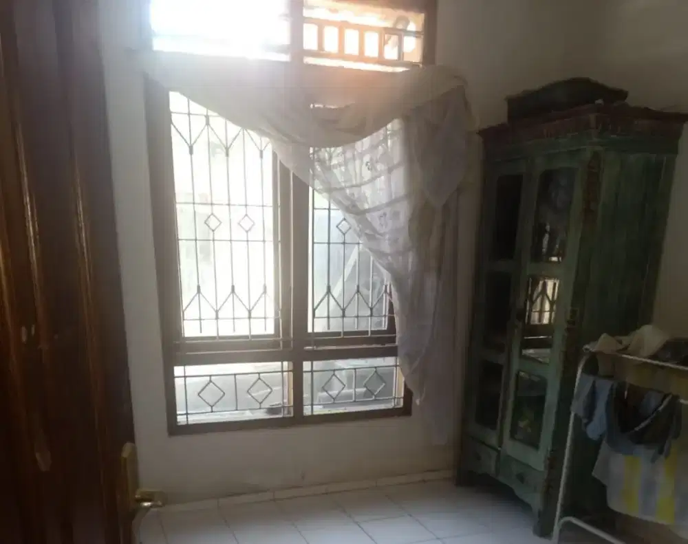 Dijual lemari pakaian ukiran asli Jepara