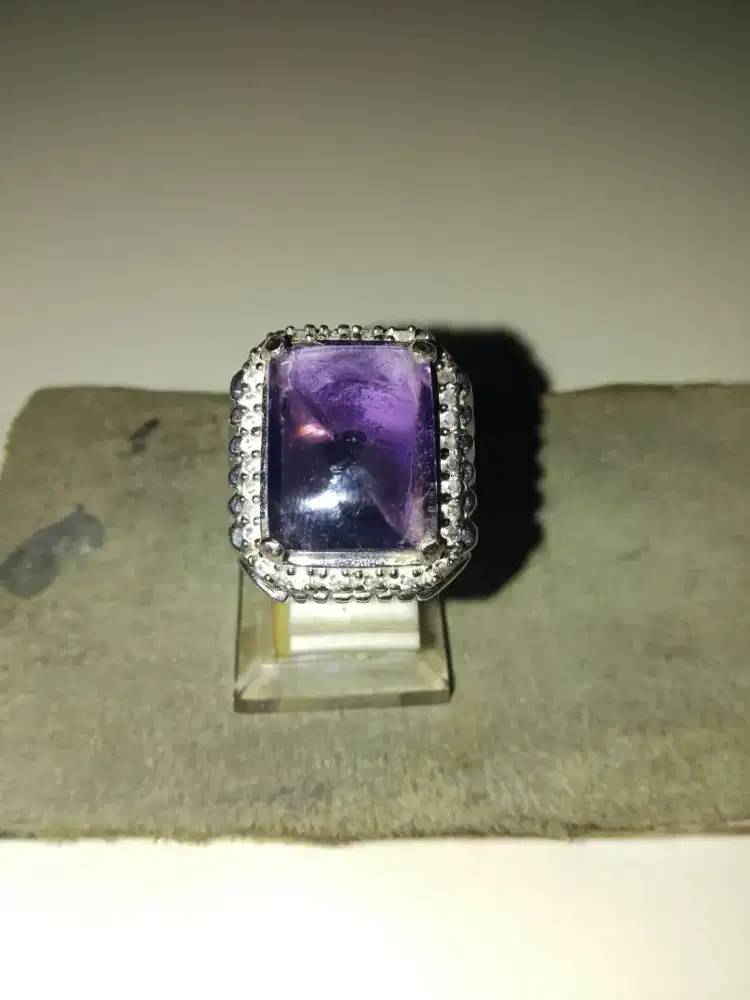 Cincin amethys ungu