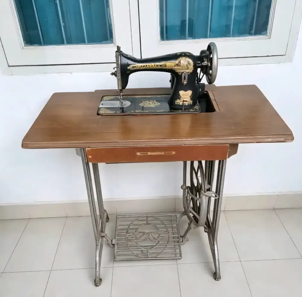 Mesin Jahit Klasik Bekas