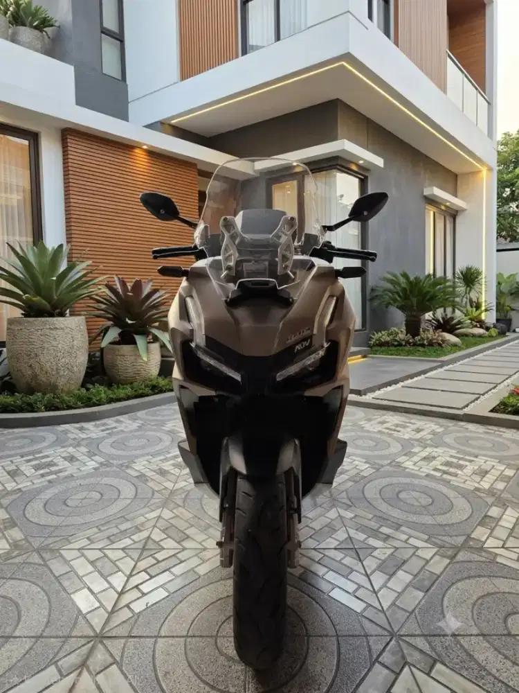 Adv 160 Matte Brown ABS