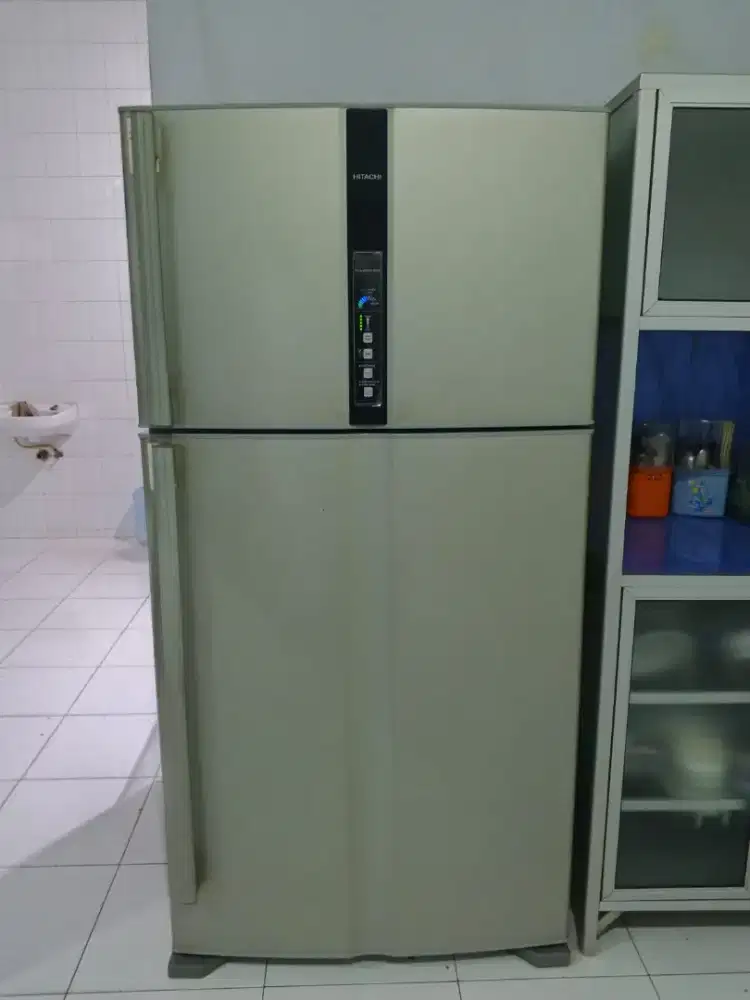 Dijual Kulkas Second Hitachi Inverter 2 Pintu