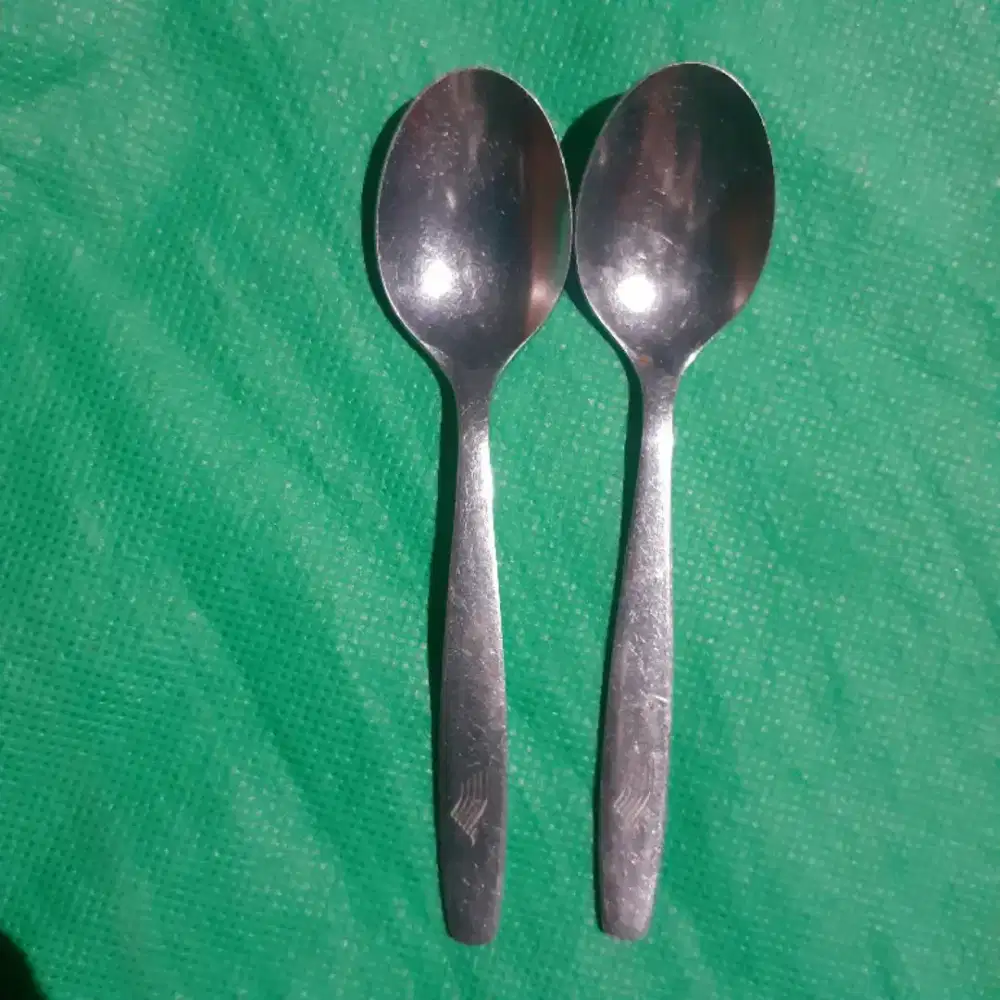 peralatan makan antik/klasik berlapis perak (silver-plated cutlery)