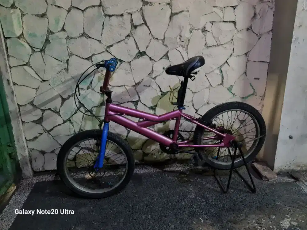 Jual butuh sepeda bmx UK 20 kondisi normal siap gowes minus pemakaian