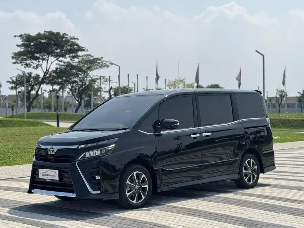 Toyota voxy 2.0 AT 2020