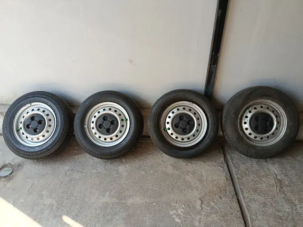 Velg Kaleng Original Daihatsu Sigra R13+Ban GT Radial+Dop Velg Baru
